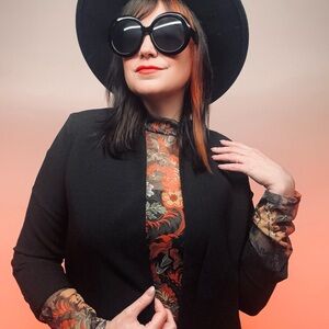 HOT & DELICIOUS / Black Sheer Panel Blazer / Large